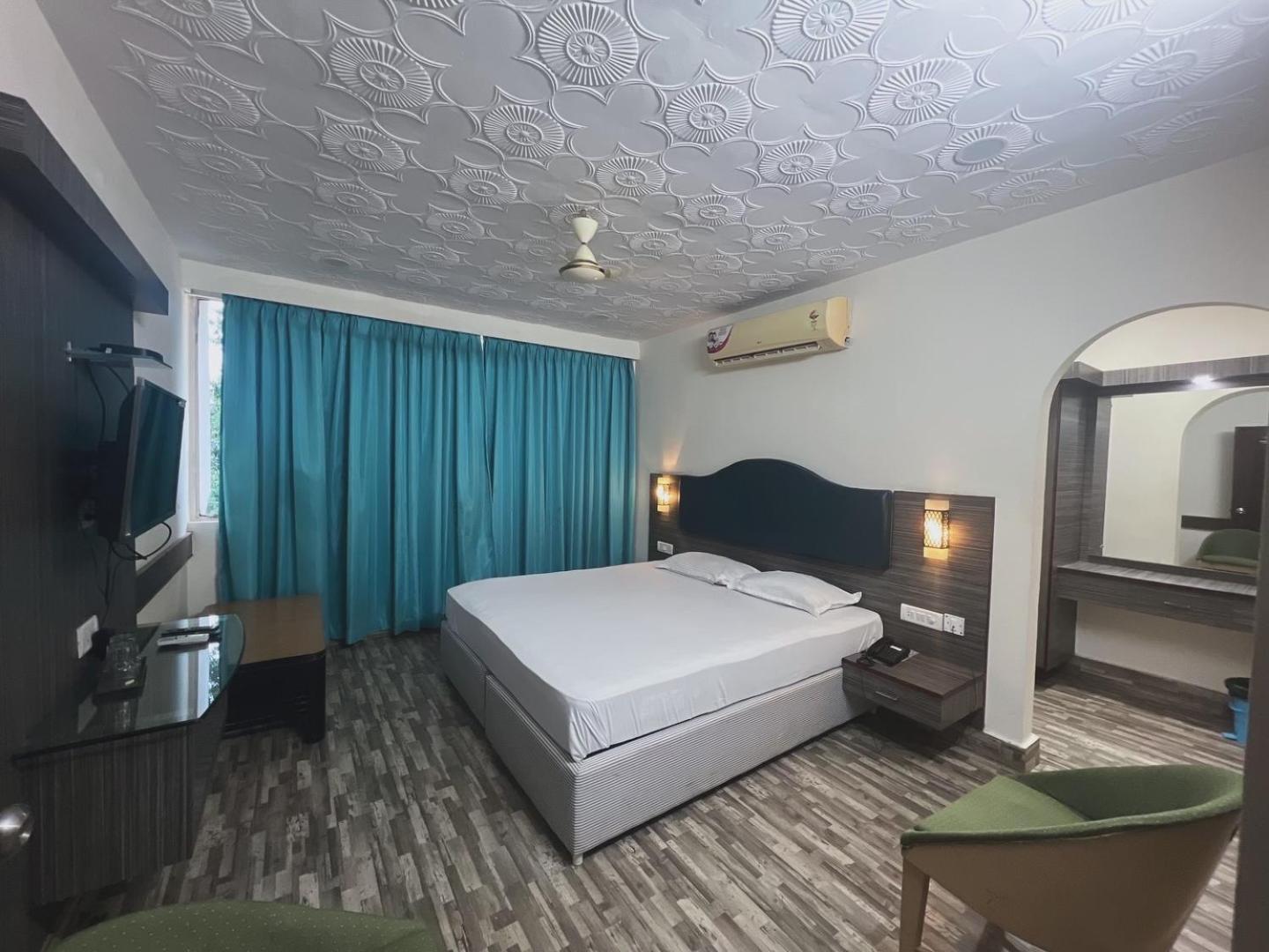 Varada Nagavali Hotel Srikakulam Exterior foto