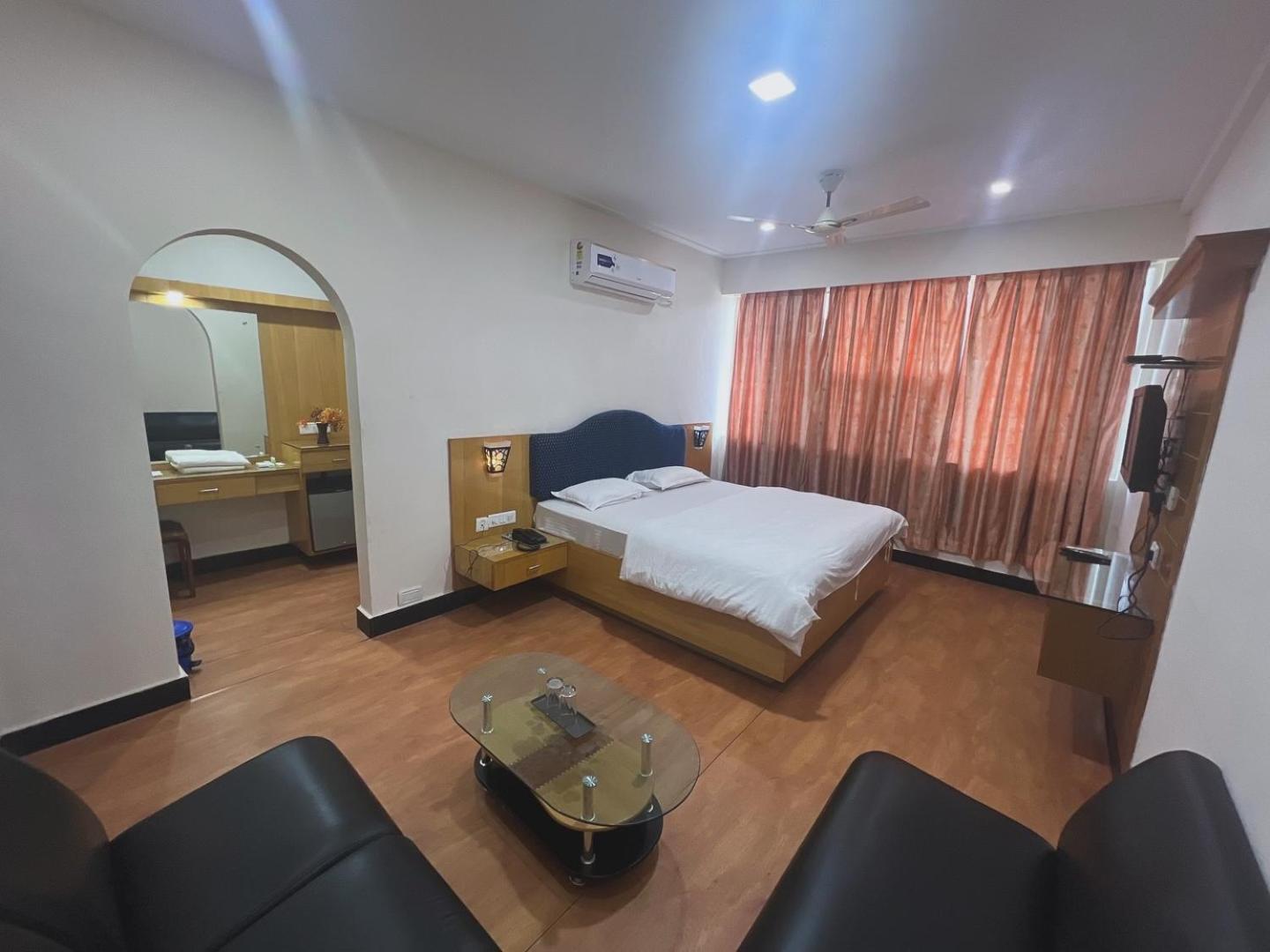 Varada Nagavali Hotel Srikakulam Exterior foto