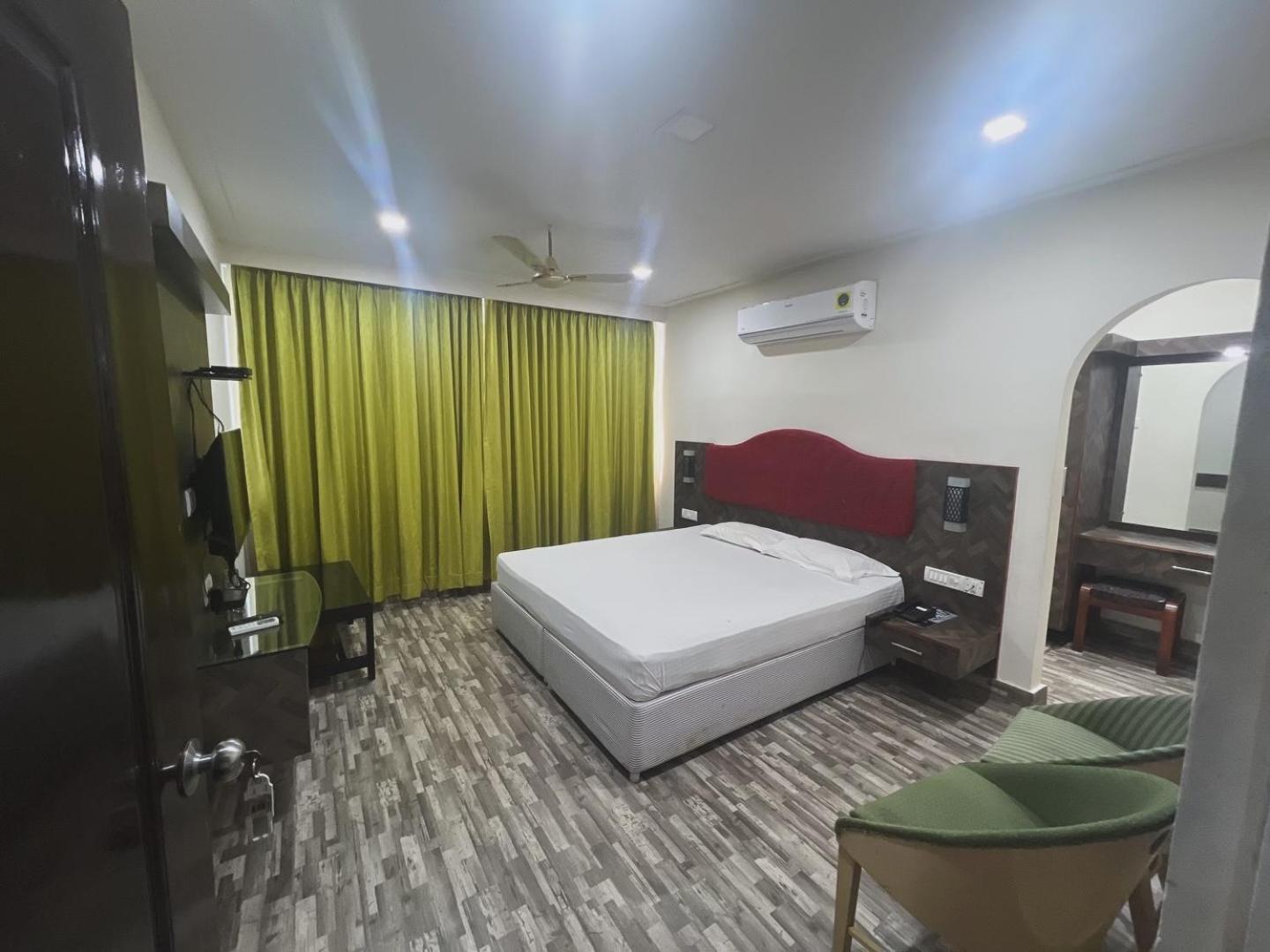 Varada Nagavali Hotel Srikakulam Exterior foto
