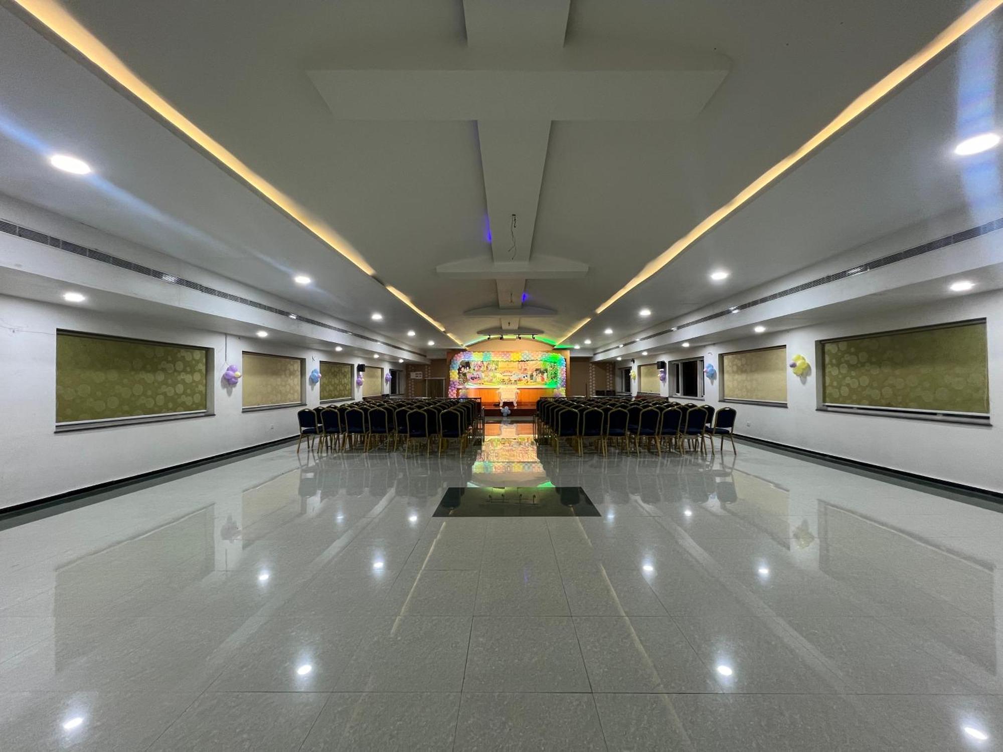 Varada Nagavali Hotel Srikakulam Exterior foto